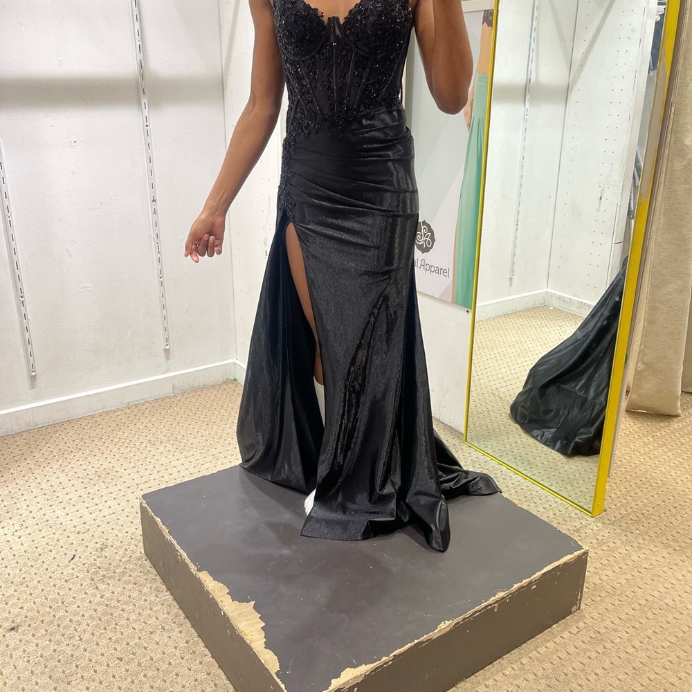 Elegant Black Prom Evening Gown